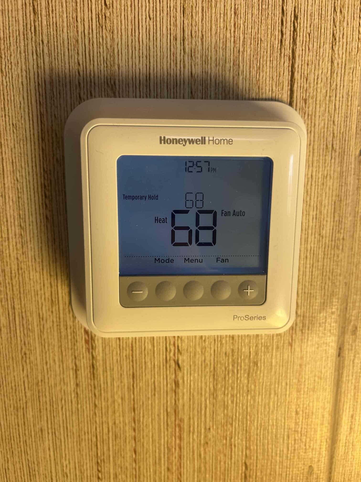 Air conditioner thermostat